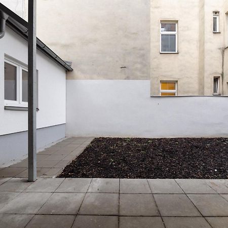 Stylish & Modern Apartment - Private Garden & Free Parking Вена Экстерьер фото