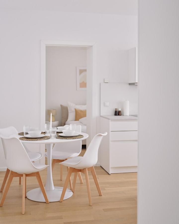 Stylish & Modern Apartment - Private Garden & Free Parking Вена Экстерьер фото