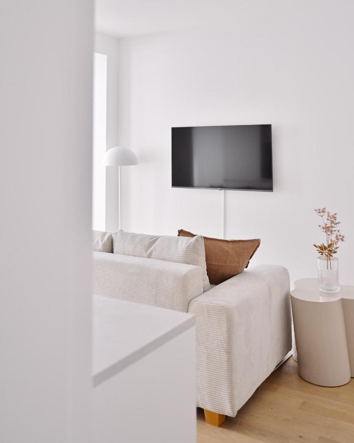 Stylish & Modern Apartment - Private Garden & Free Parking Вена Экстерьер фото